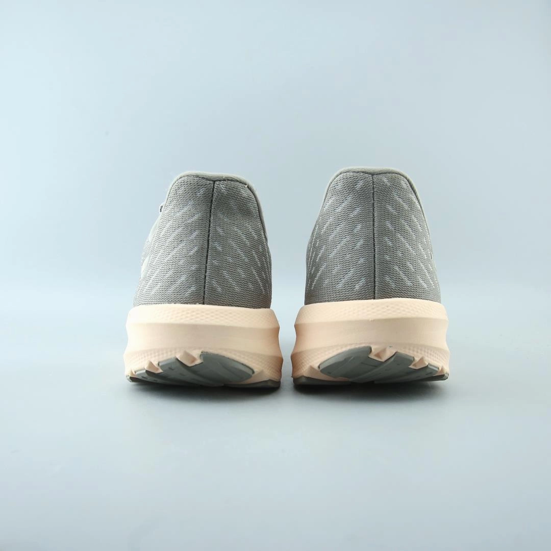 BROOKS LAUNCH 10 performance running shoe visuals