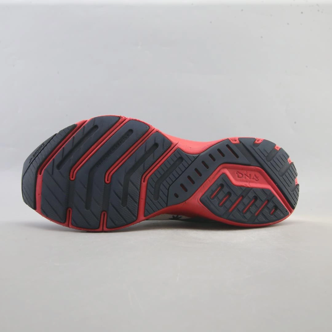 BROOKS LAUNCH 8 Brooks running footwear shots