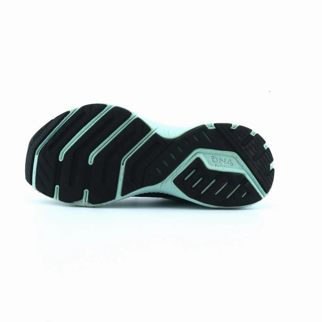 BROOKS LAUNCH 8 performance running shoe visuals