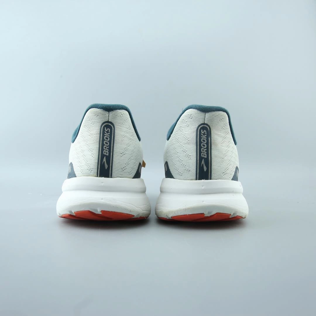 BROOKS LAUNCH 8 performance running shoe visuals