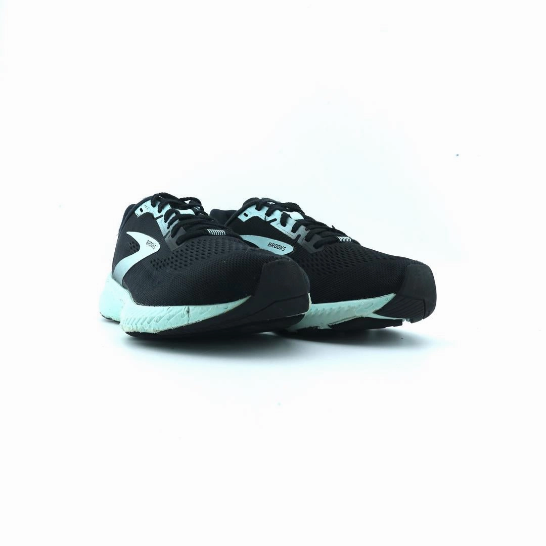 BROOKS LAUNCH 8 performance running shoe visuals