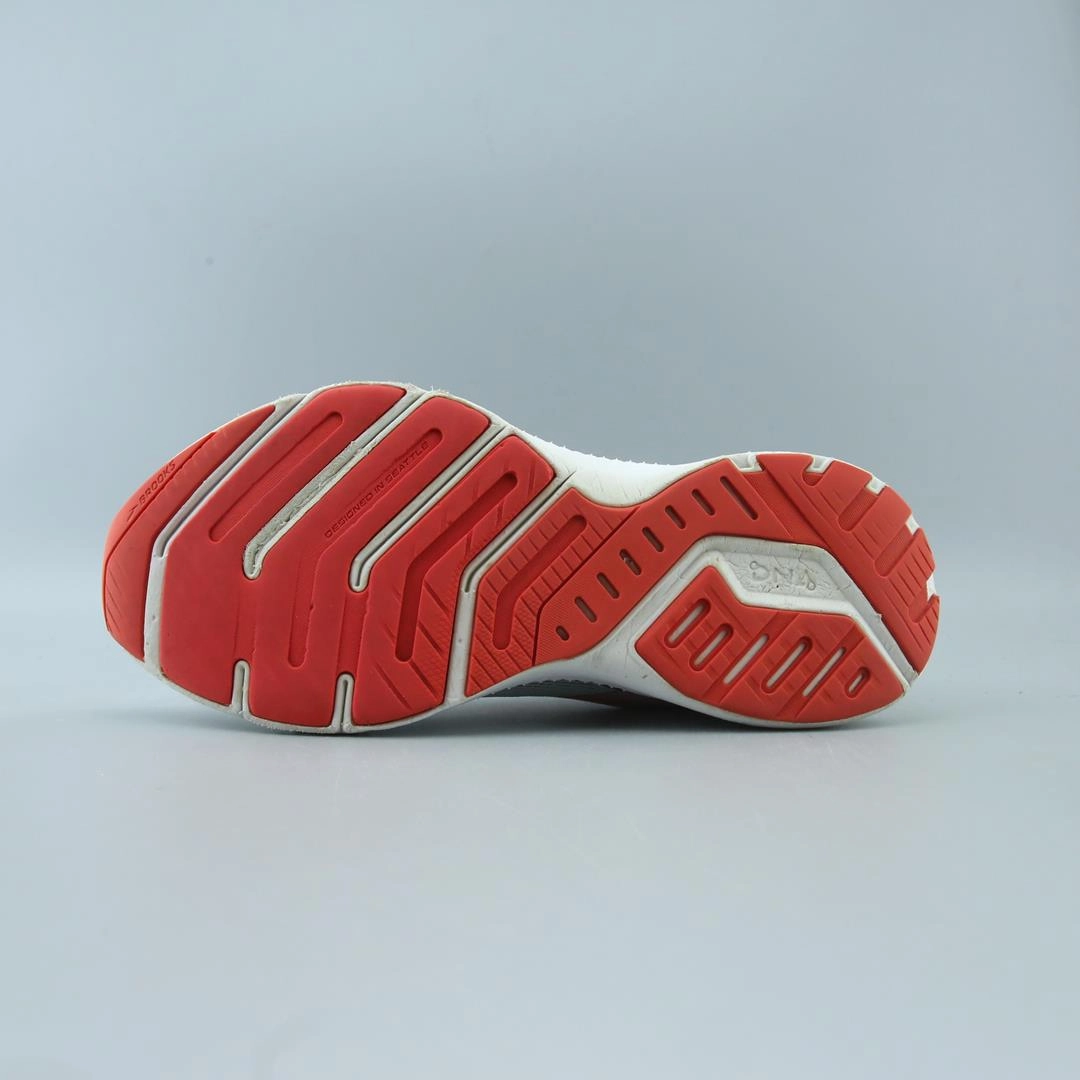 BROOKS LAUNCH 8 performance running shoe visuals