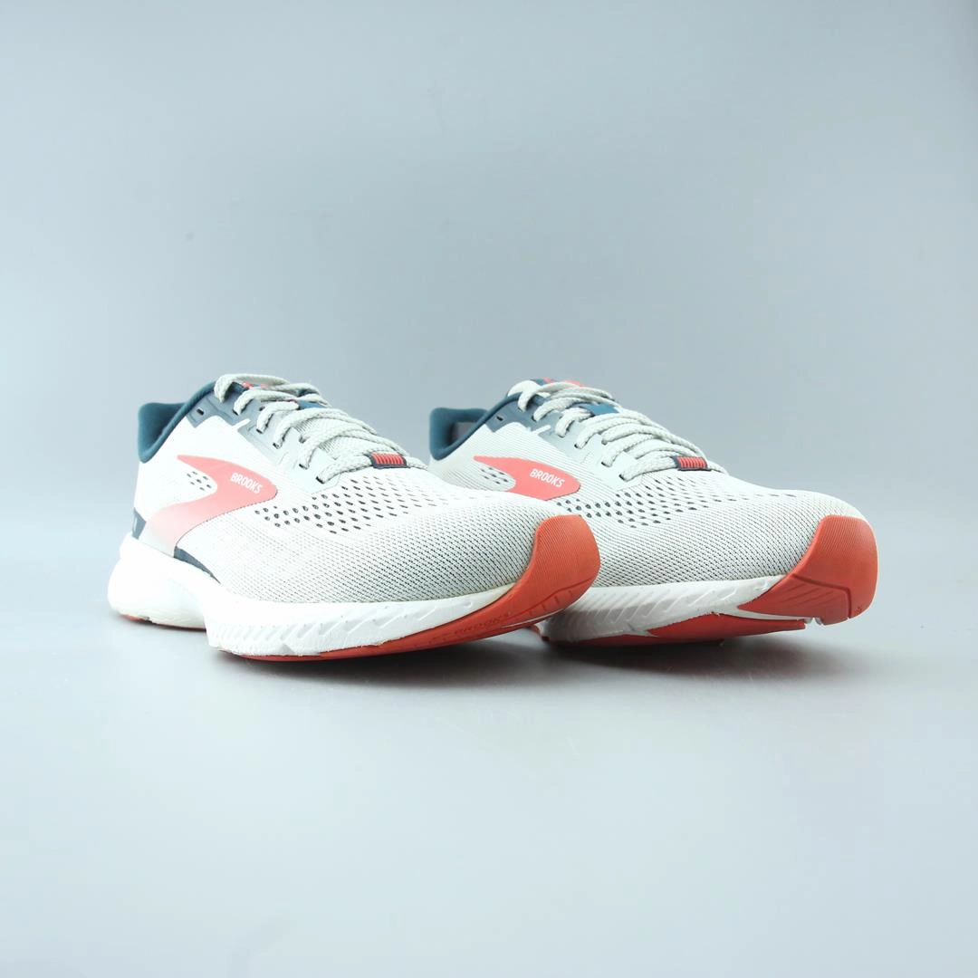 BROOKS LAUNCH 8 performance running shoe visuals