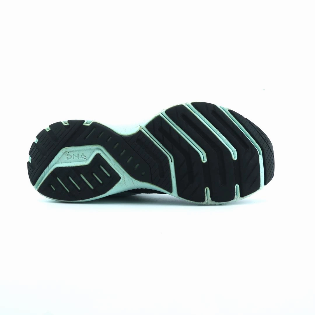 BROOKS LAUNCH 8 performance running shoe visuals