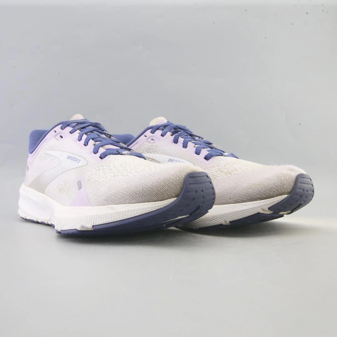 BROOKS LAUNCH 9 Brooks running footwear shots