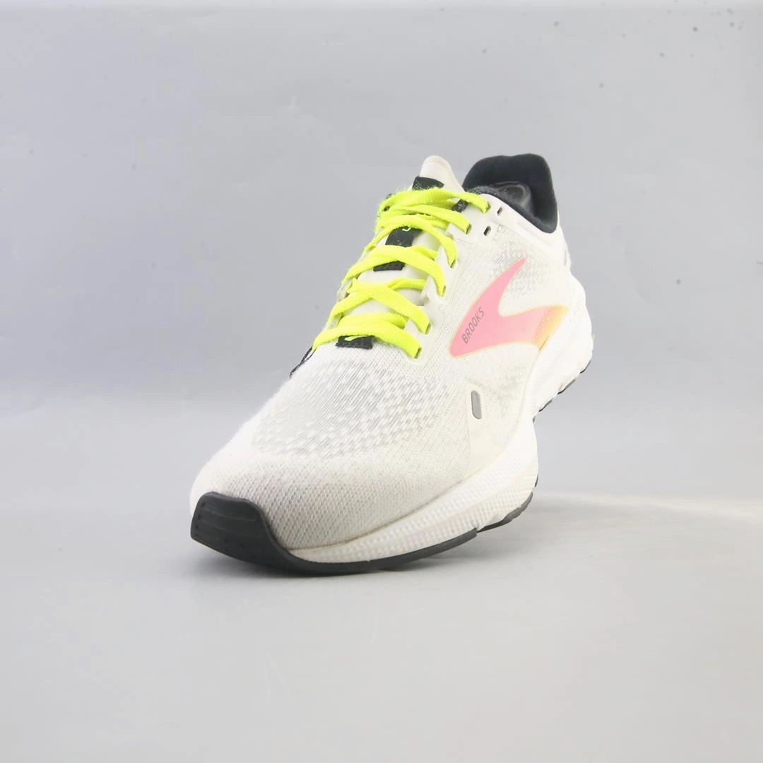 BROOKS LAUNCH 9 Brooks running footwear shots