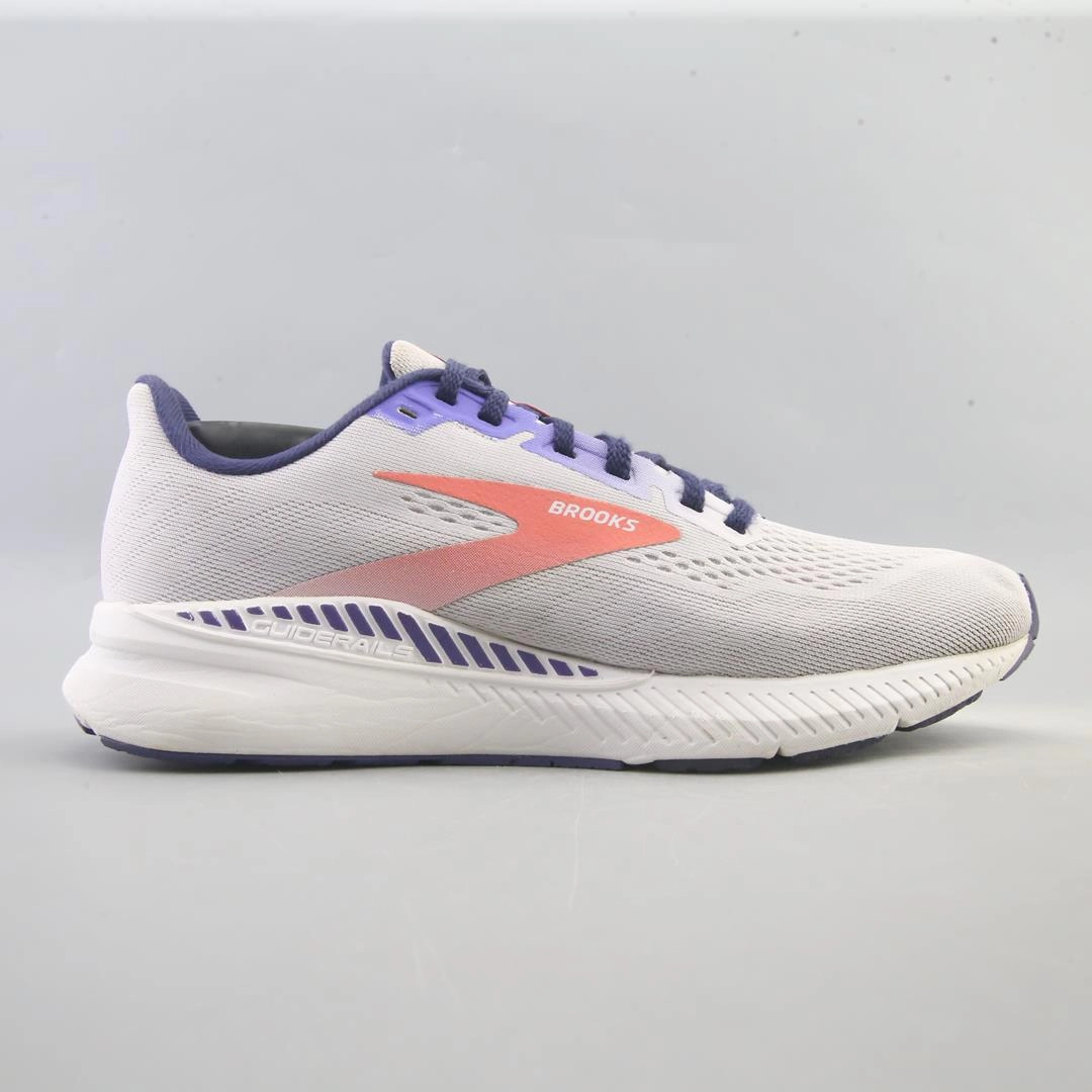 BROOKS LAUNCH GTS 8 lightweight running shoe photos