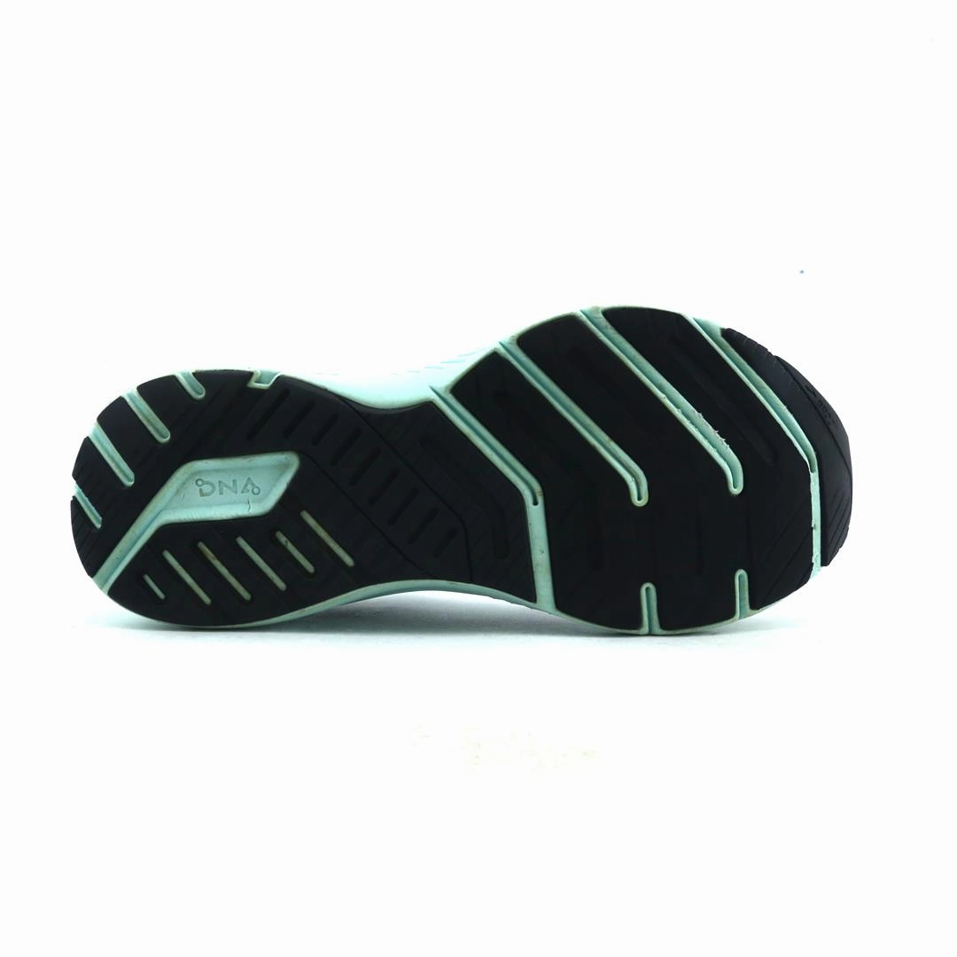 BROOKS LAUNCH GTS 8 performance running shoe visuals