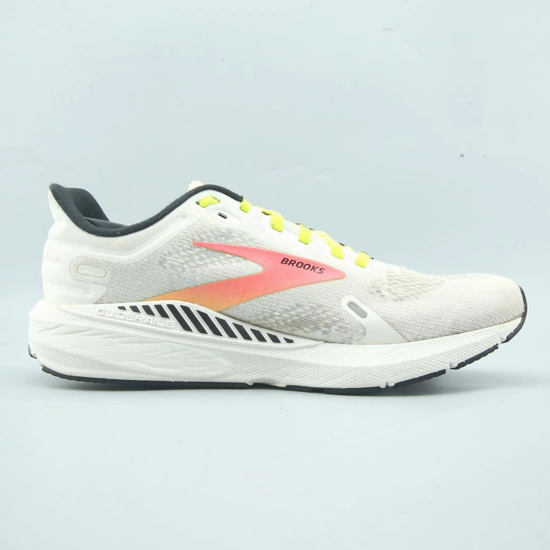 BROOKS LAUNCH GTS 9 Brooks trainer design images