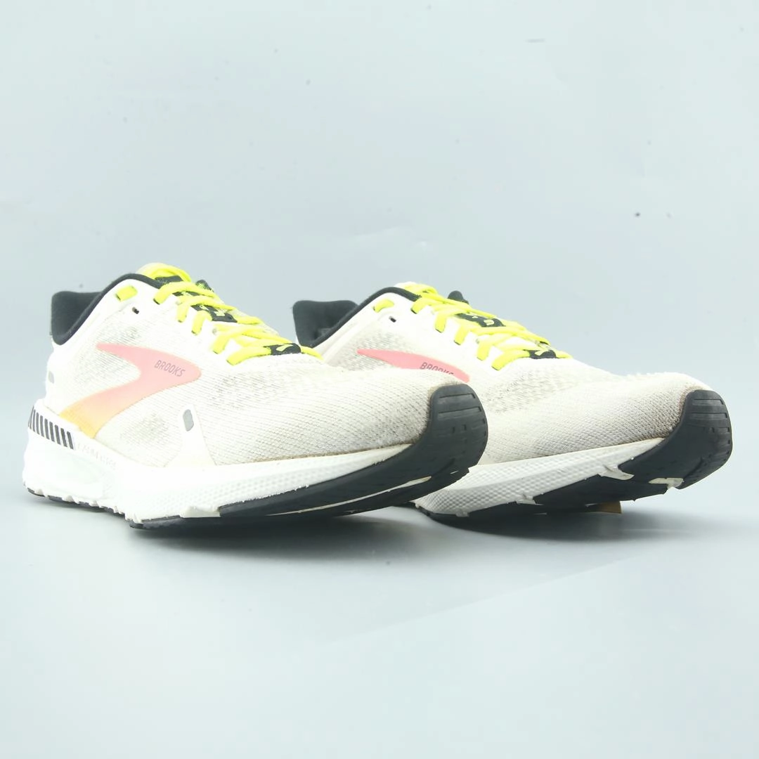 BROOKS LAUNCH GTS 9 Brooks trainer design images