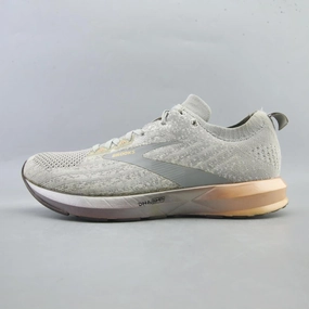 BROOKS LEVITATE 3 Brooks lightweight running footwear