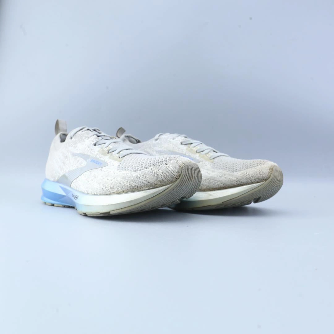 BROOKS LEVITATE 3 Brooks trainer design images