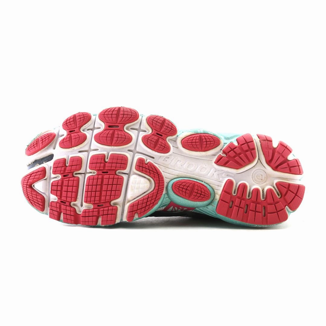BROOKS PURE CADENCE Brooks running footwear shots