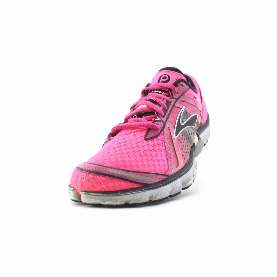 BROOKS PURE CADENCE Brooks running footwear shots