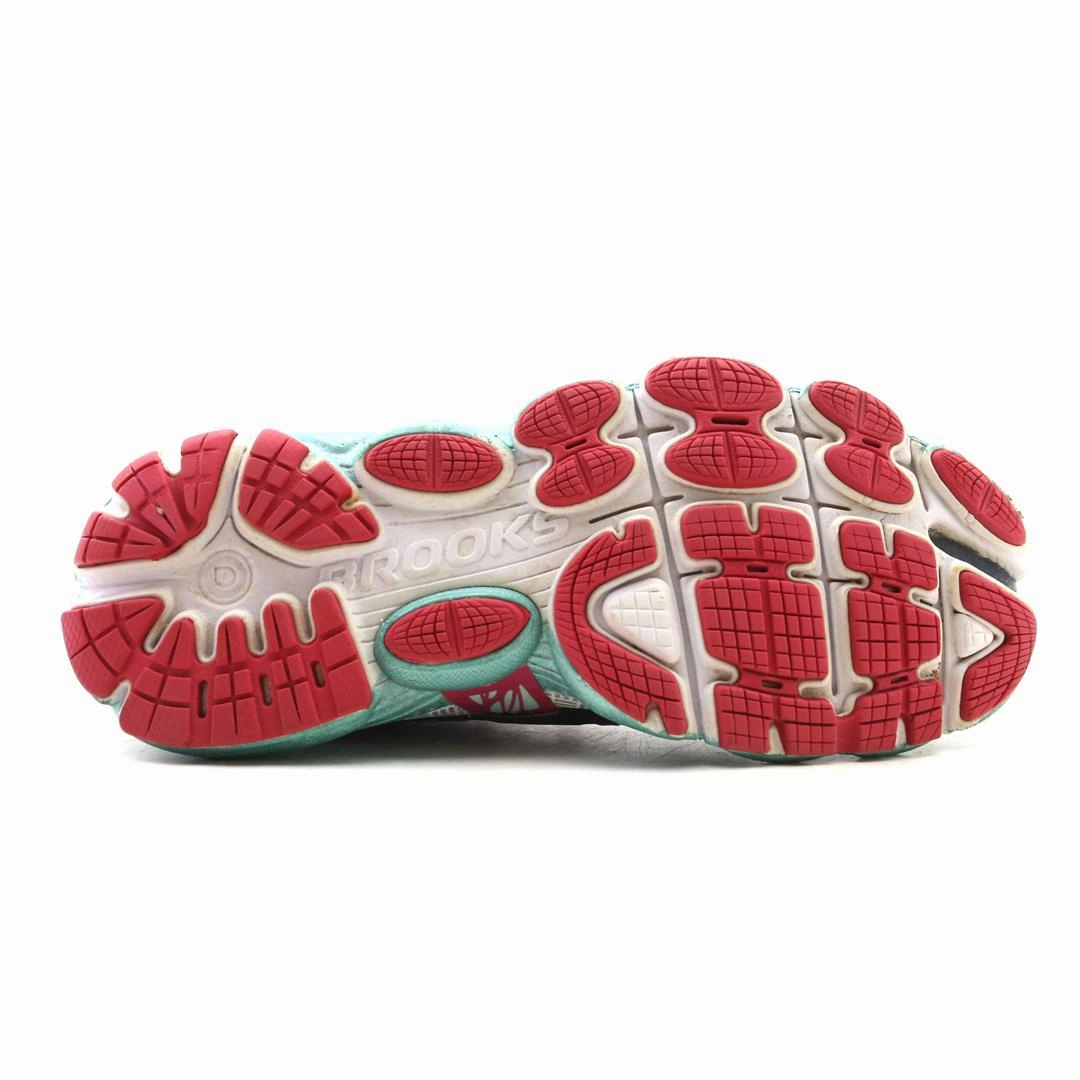 BROOKS PURE CADENCE Brooks running footwear shots