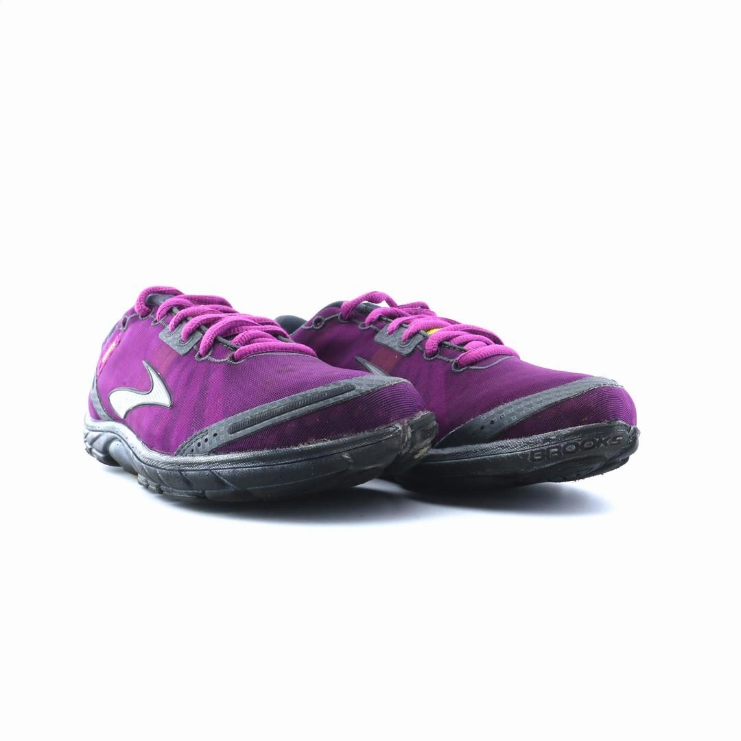 BROOKS PURE CONNECT 1 performance running shoe visuals