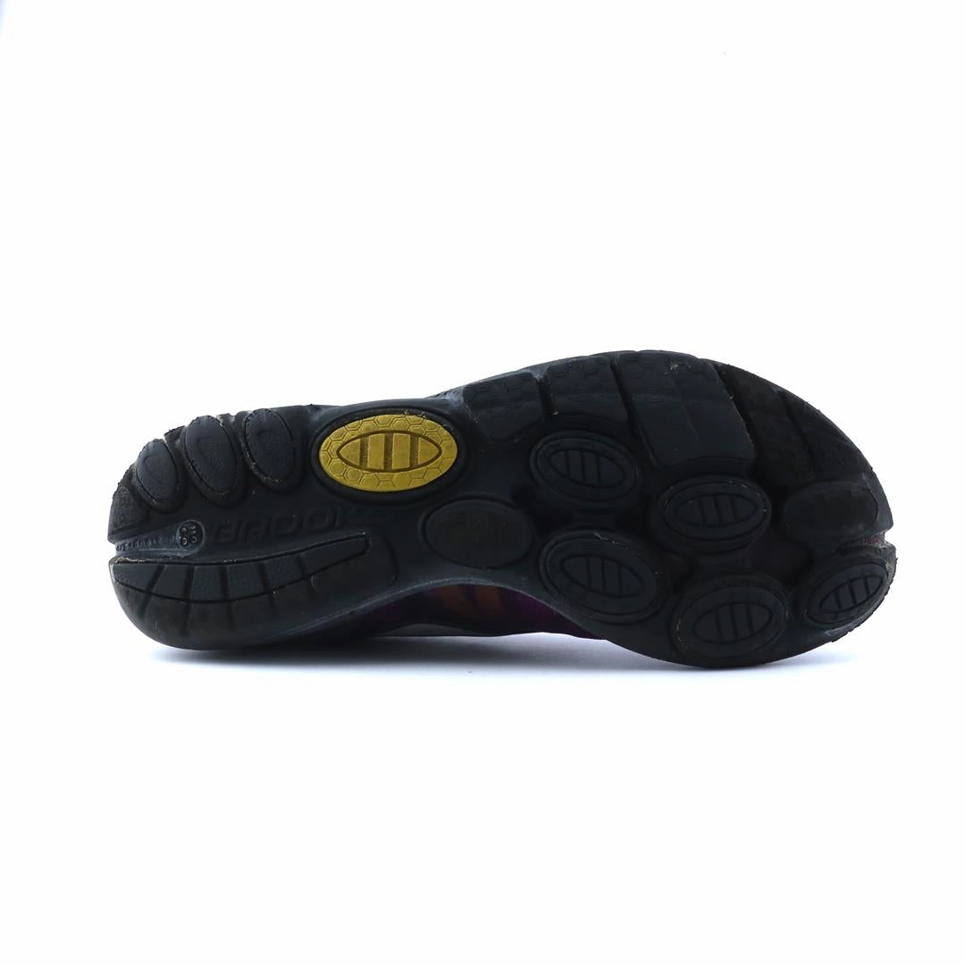 BROOKS PURE CONNECT 1 performance running shoe visuals