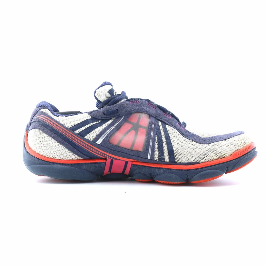 BROOKS PURE CONNECT performance running shoe visuals
