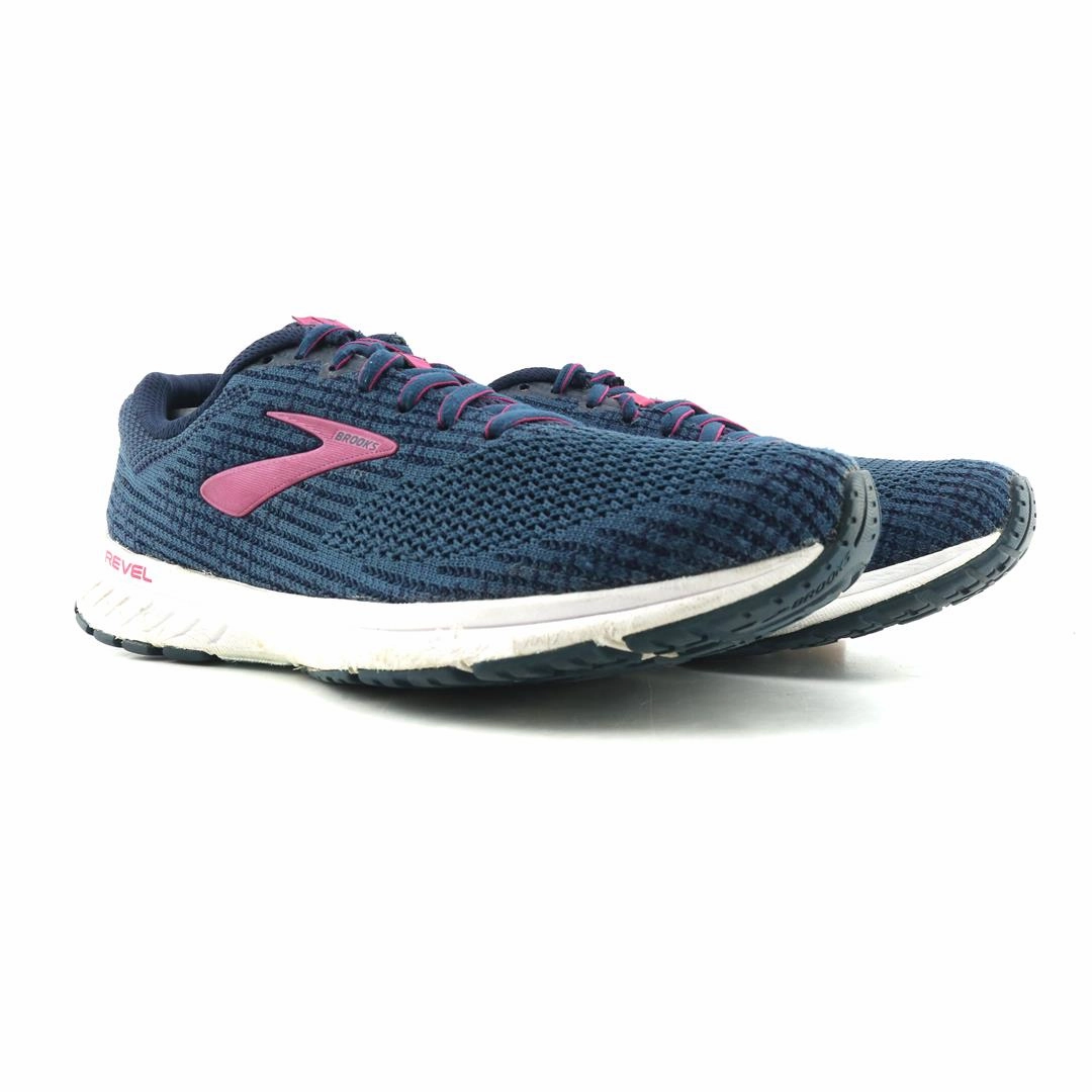BROOKS REVEL 3 Brooks trainer design images
