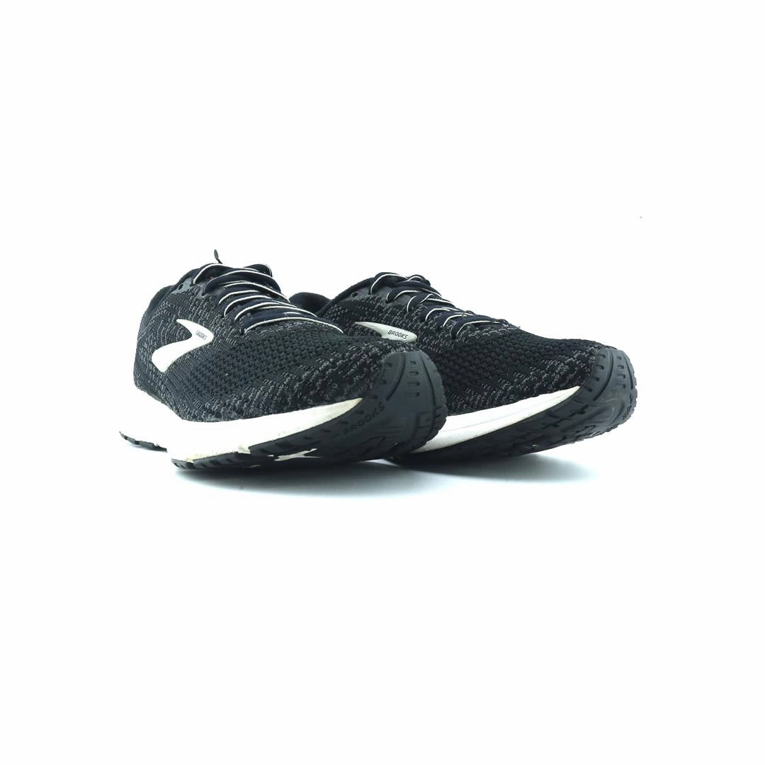 BROOKS REVEL 3 performance running shoe visuals