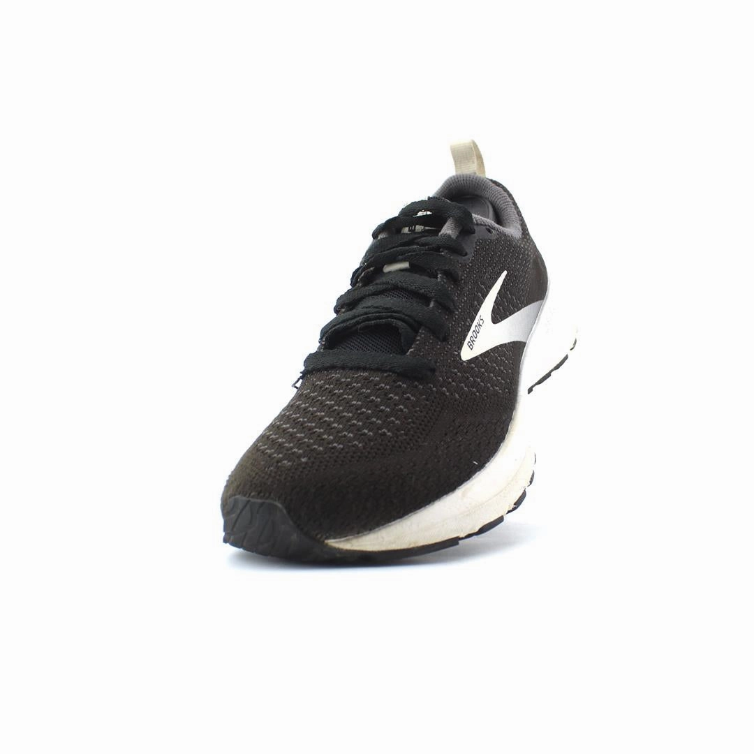 BROOKS REVEL 4 Brooks running footwear shots