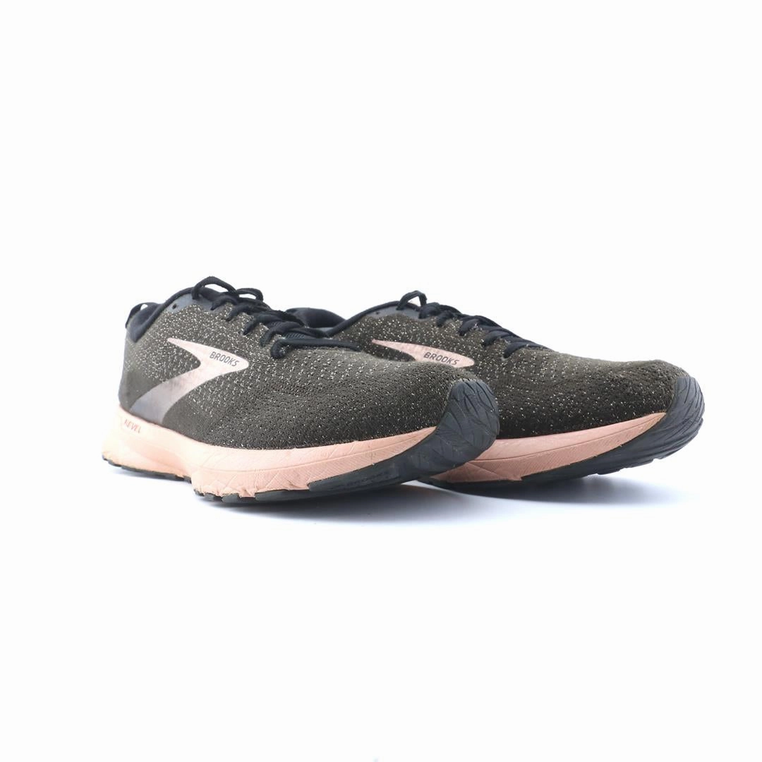 BROOKS REVEL 4 Brooks trainer design images
