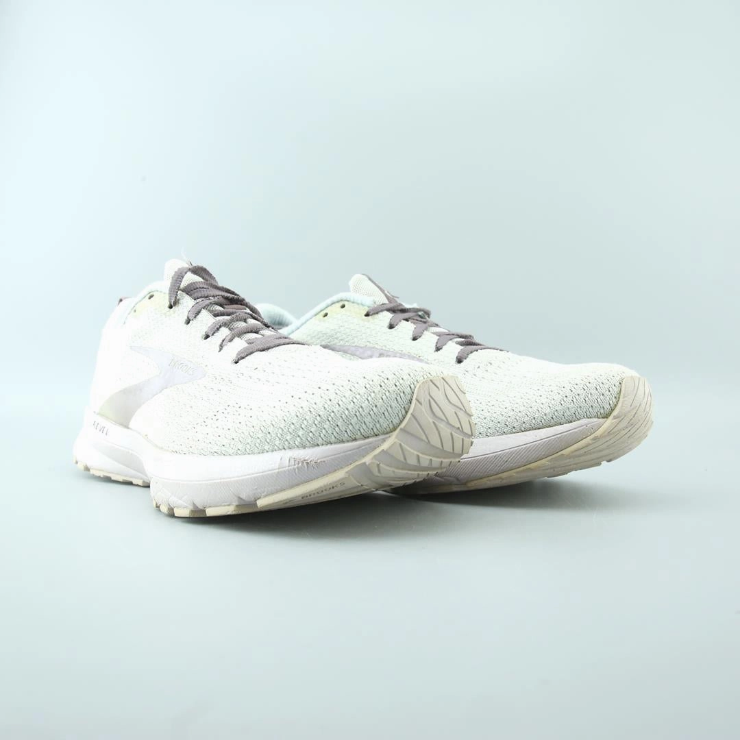 BROOKS REVEL 4 performance running shoe visuals