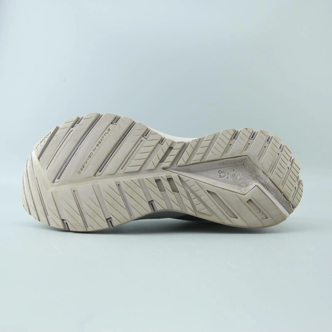 BROOKS REVEL 4 performance running shoe visuals