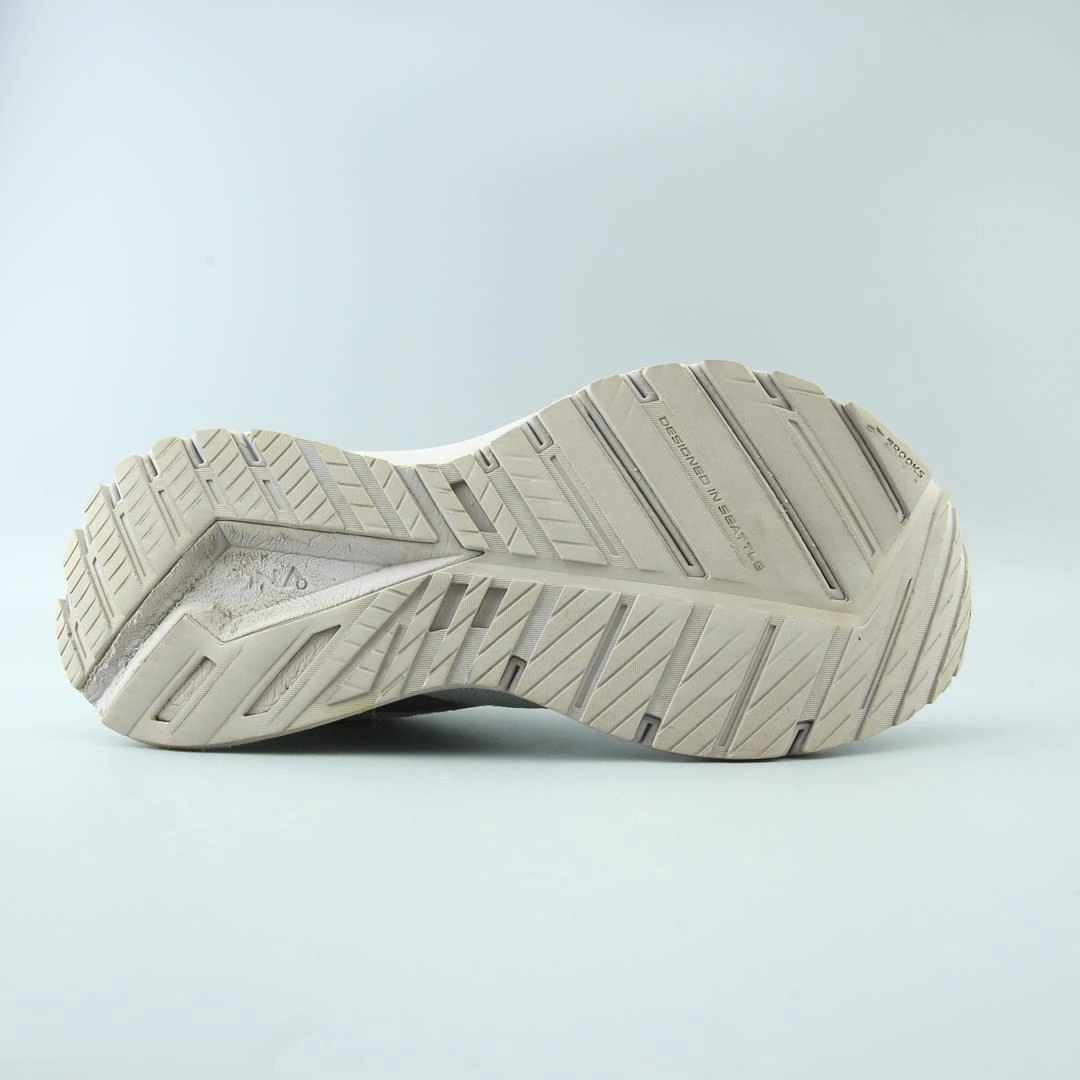 BROOKS REVEL 4 performance running shoe visuals