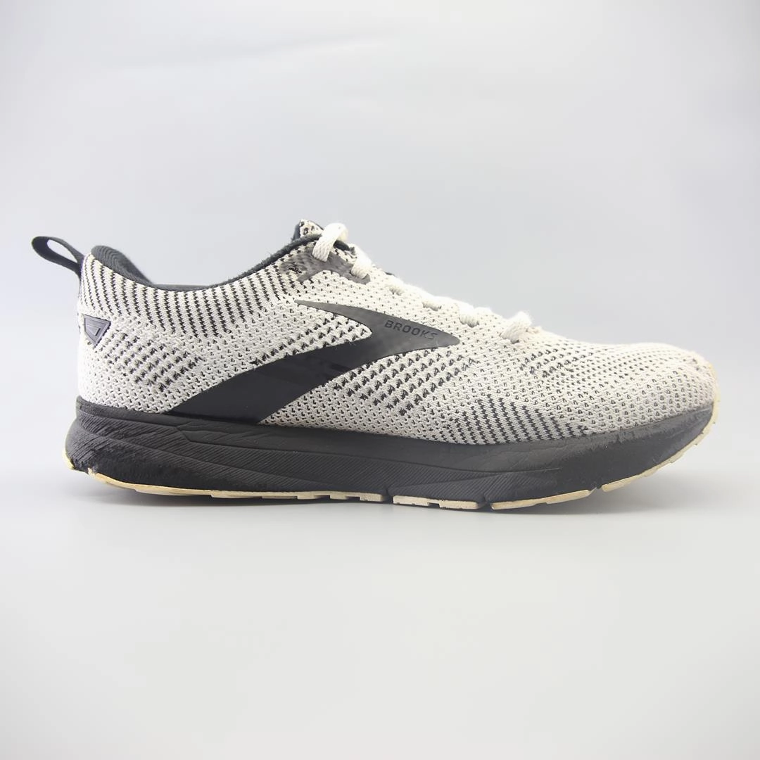BROOKS REVEL 5 athletic Brooks shoe snapshots