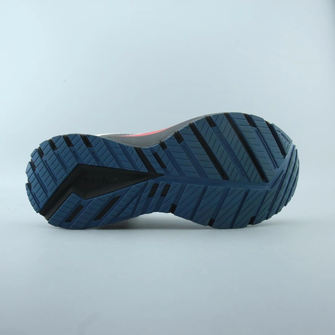 BROOKS REVEL 5 performance running shoe visuals