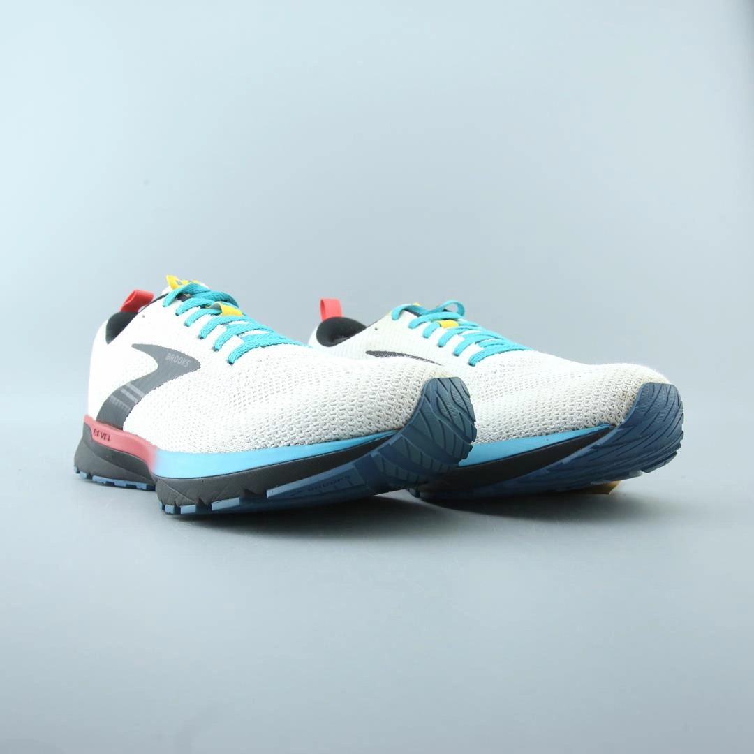 BROOKS REVEL 5 performance running shoe visuals