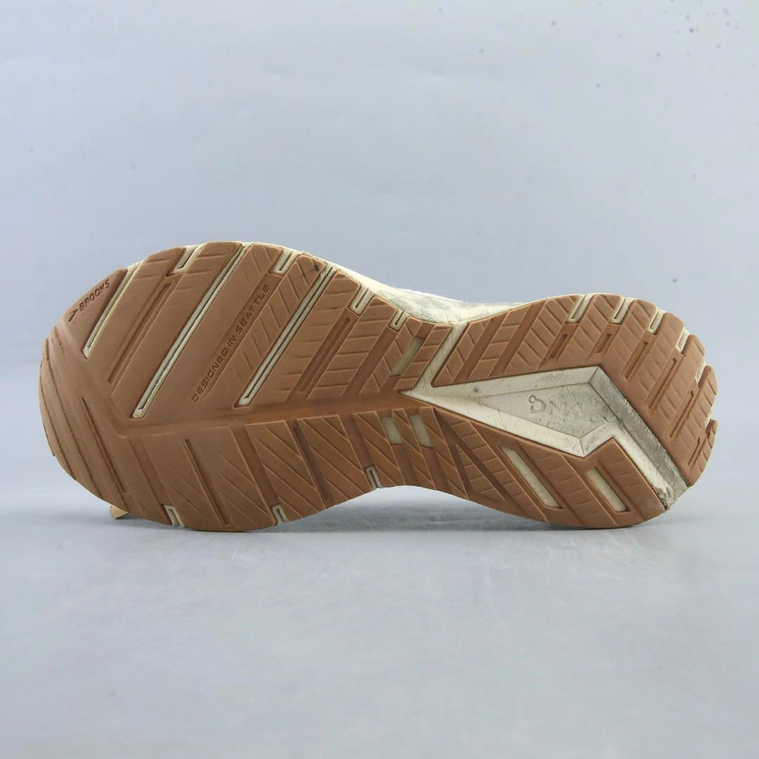 BROOKS REVEL 6 athletic Brooks shoe snapshots
