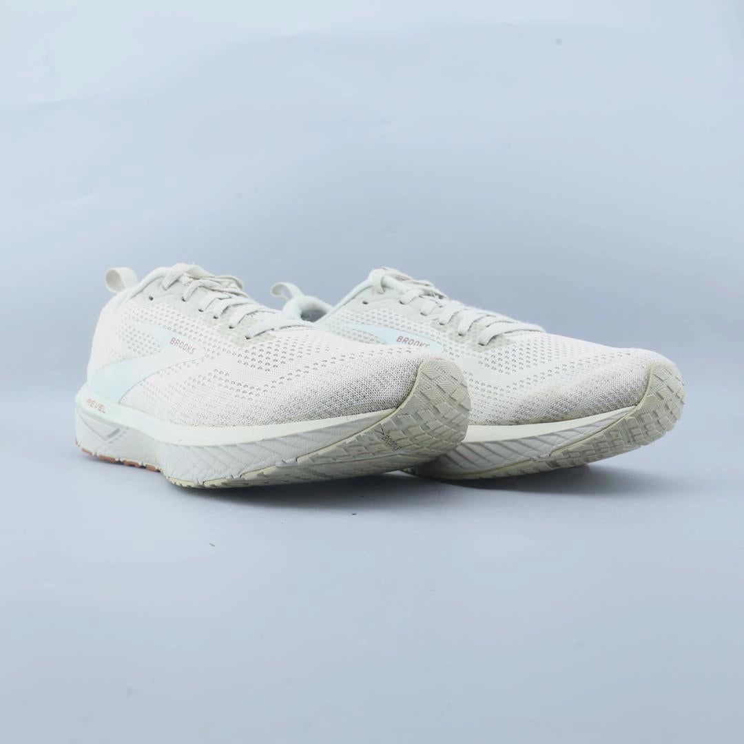 BROOKS REVEL 6 Brooks trainer design images
