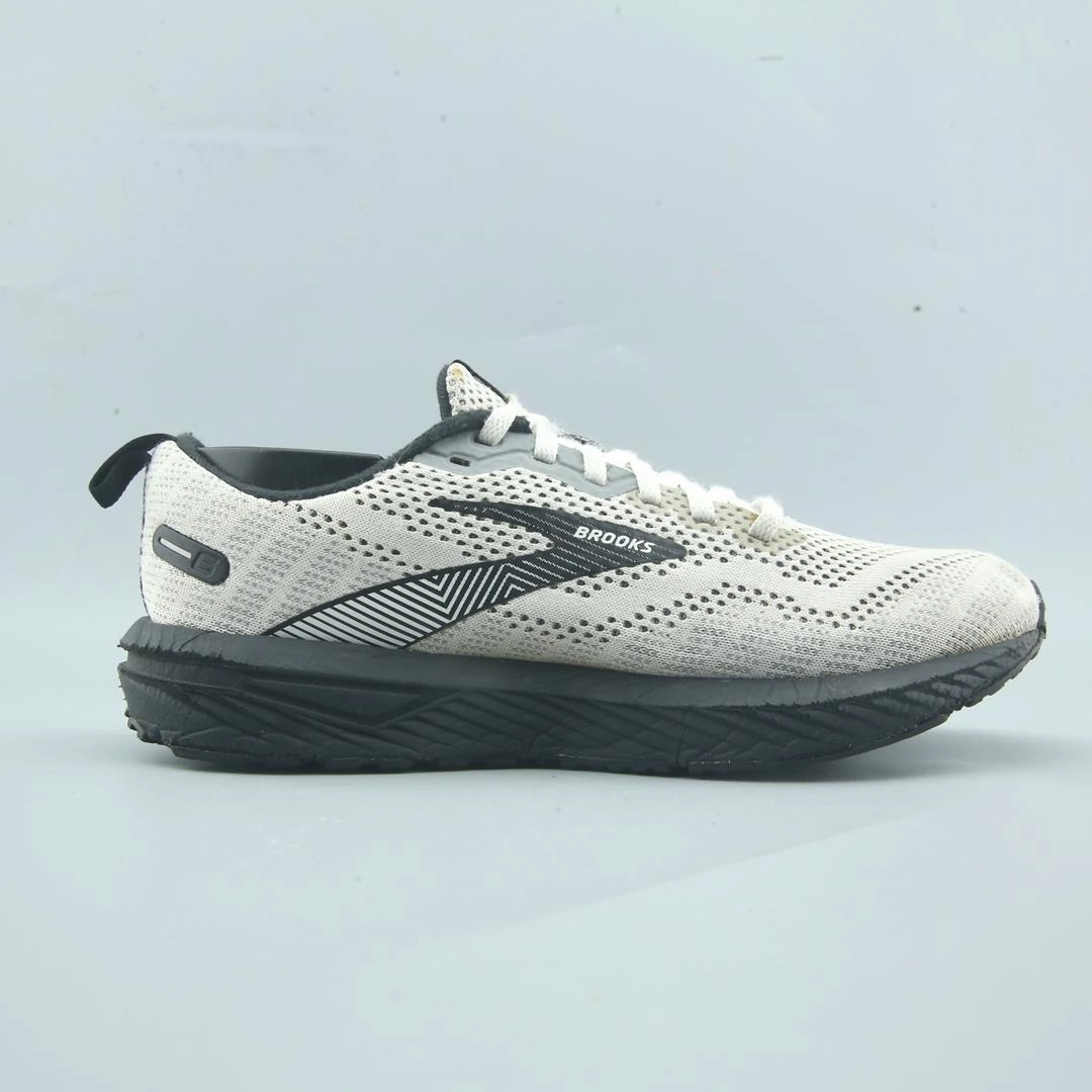 BROOKS REVEL 6 lightweight running shoe photos