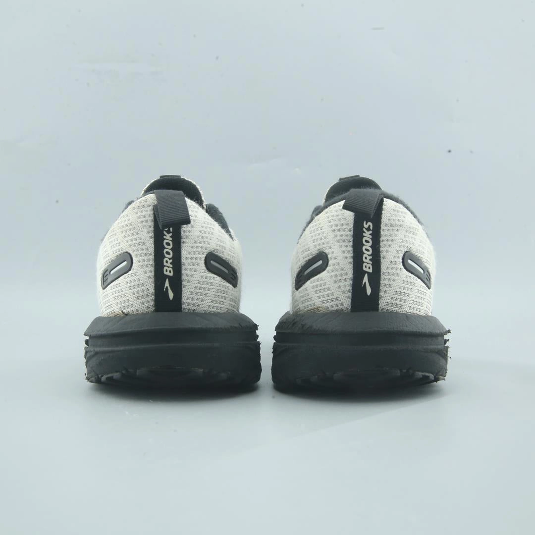 BROOKS REVEL 6 lightweight running shoe photos