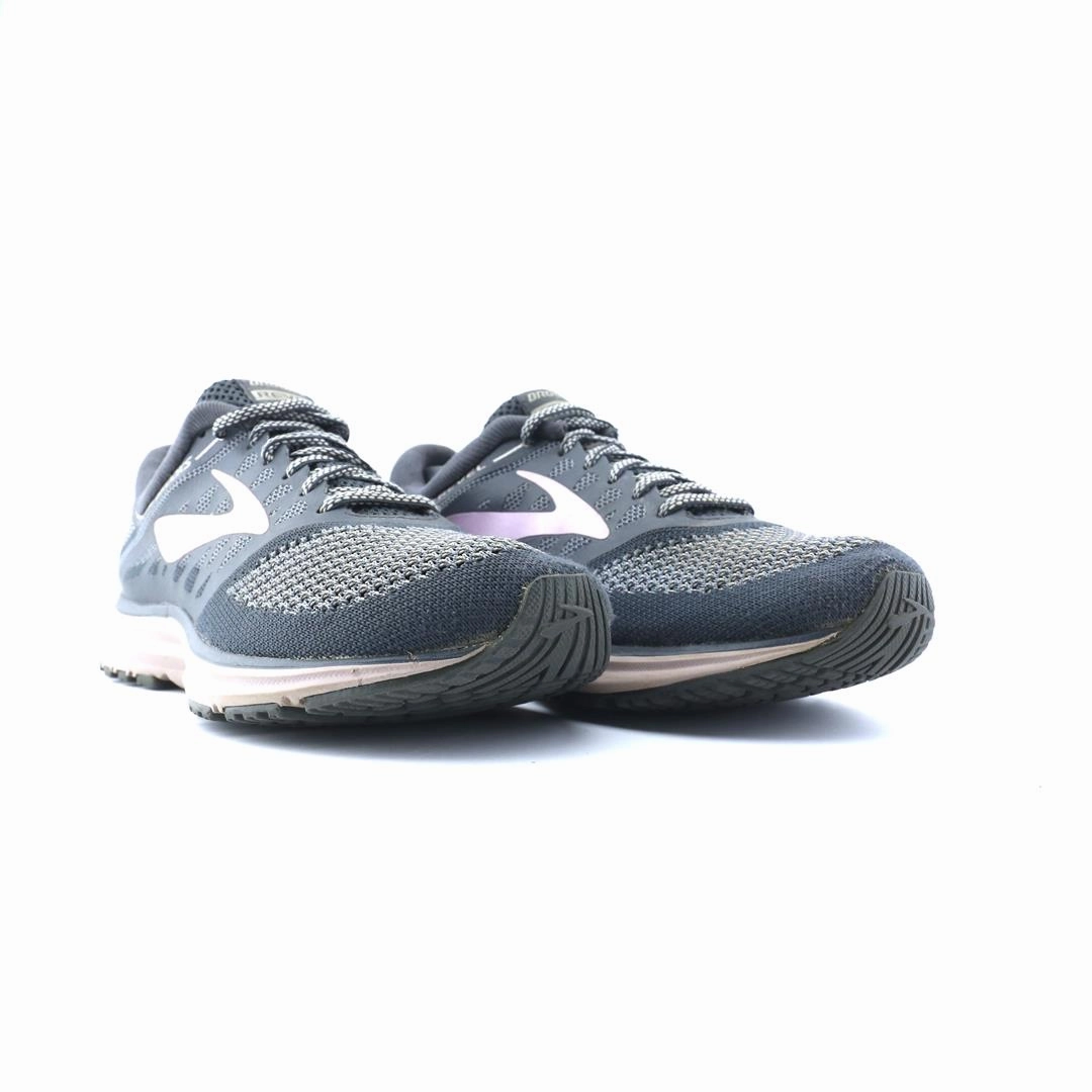 BROOKS REVEL performance running shoe visuals