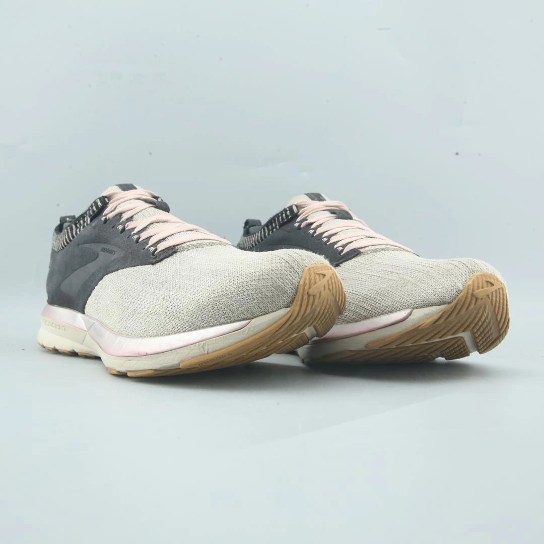 BROOKS RICOCHET lightweight running shoe photos