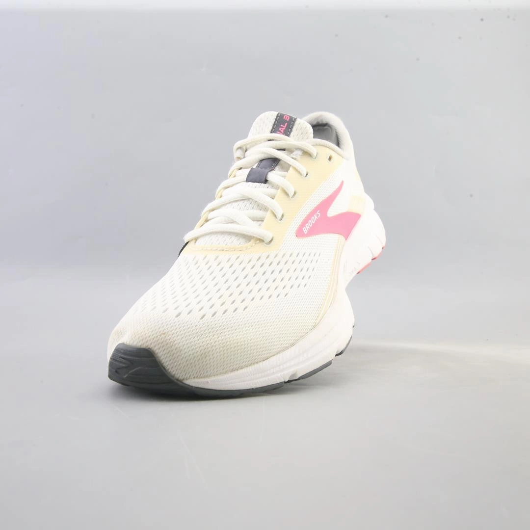 BROOKS SIGNAL 3 Brooks running footwear shots