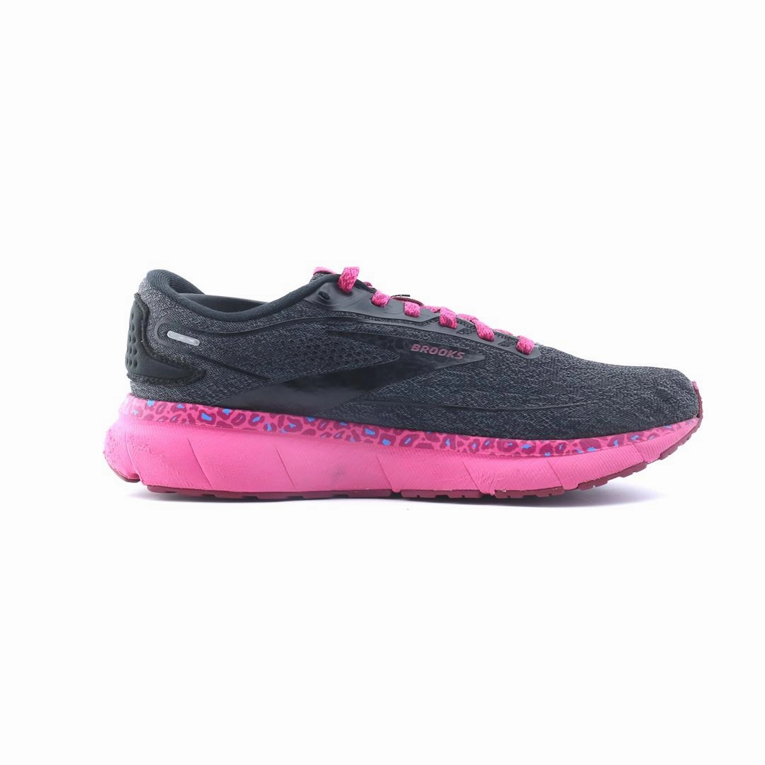 BROOKS TRACE Brooks trainer design images