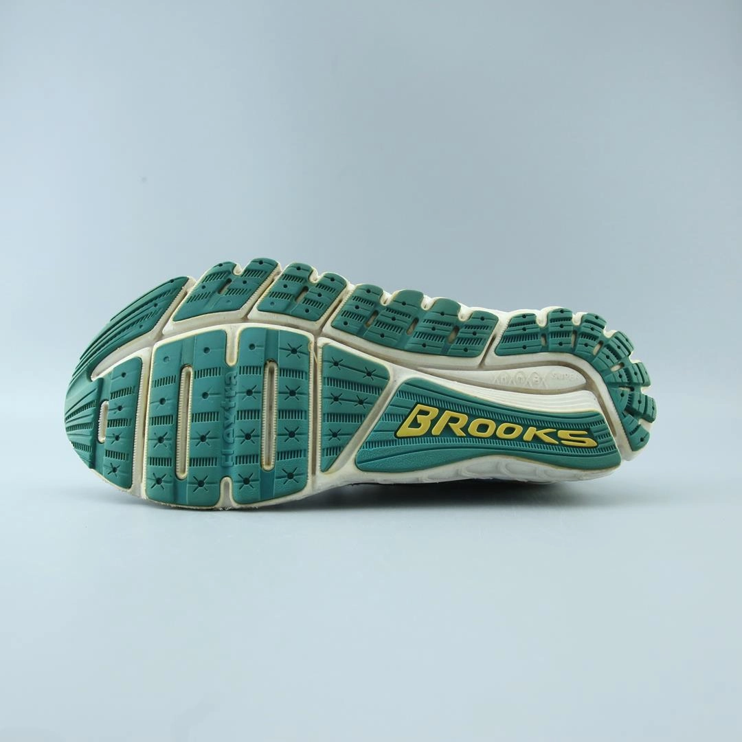 BROOKS TRANSCEND performance running shoe visuals