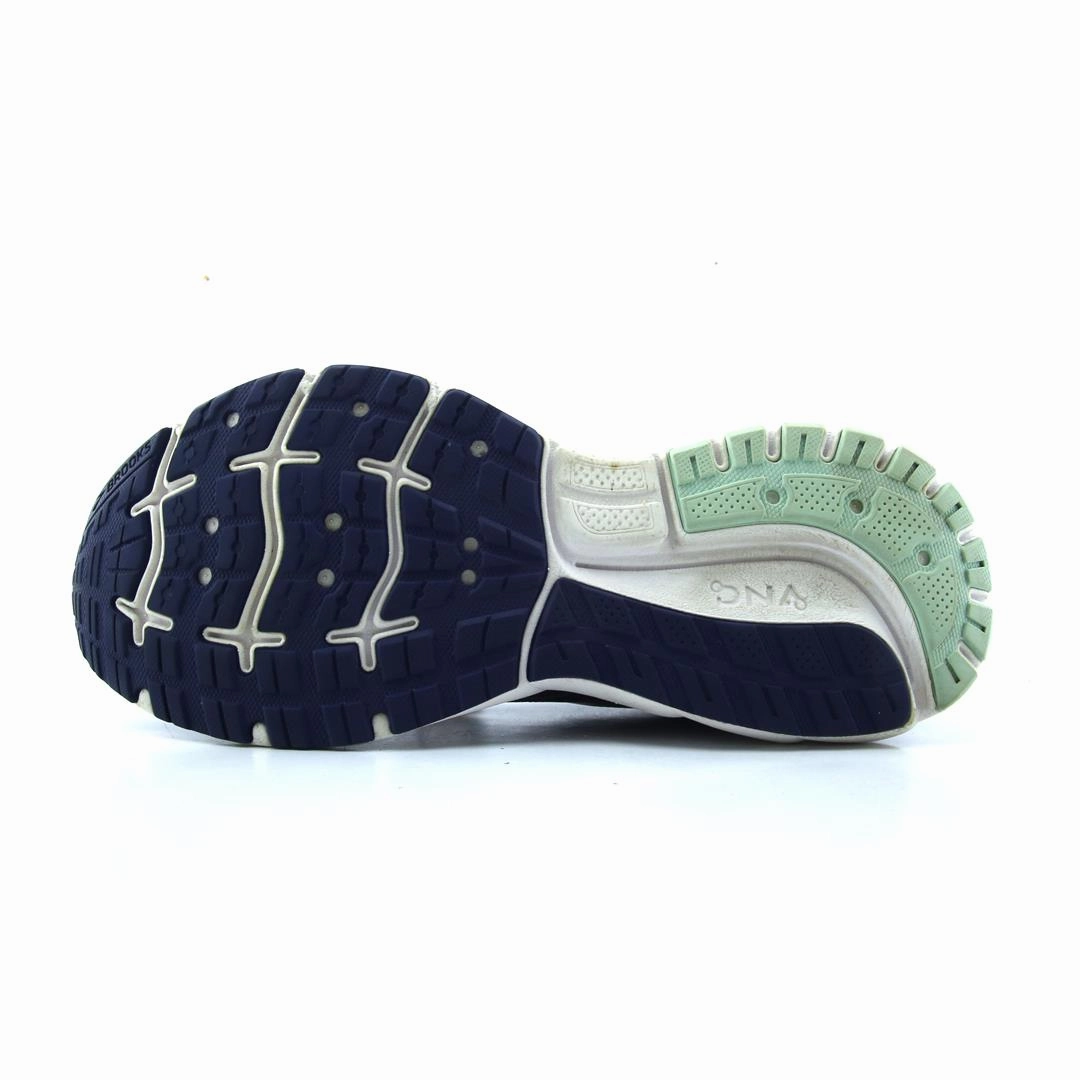 BROOKS TRANSMIT 3 Brooks trainer design images