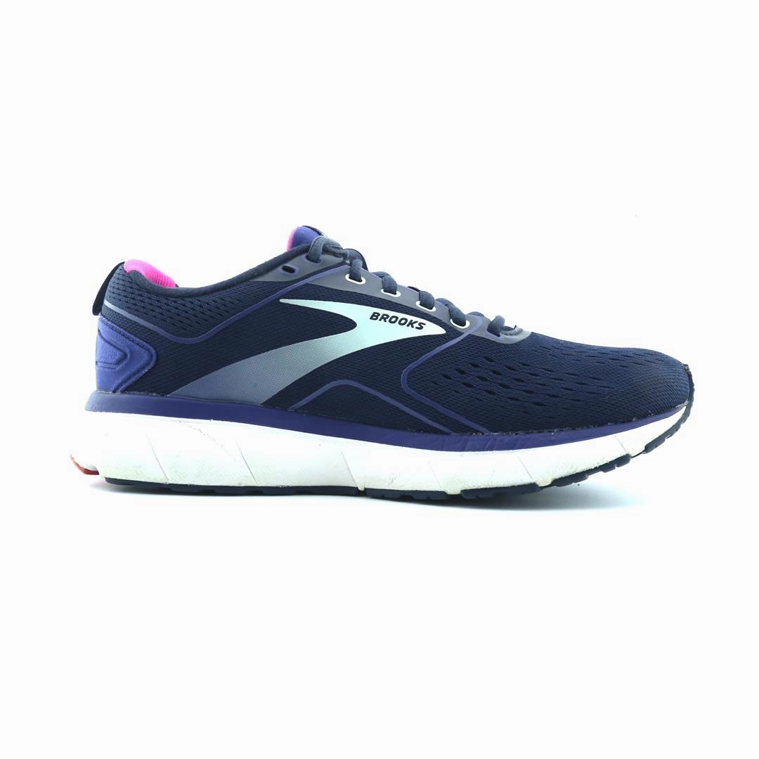 BROOKS TRANSMIT 3 performance running shoe visuals