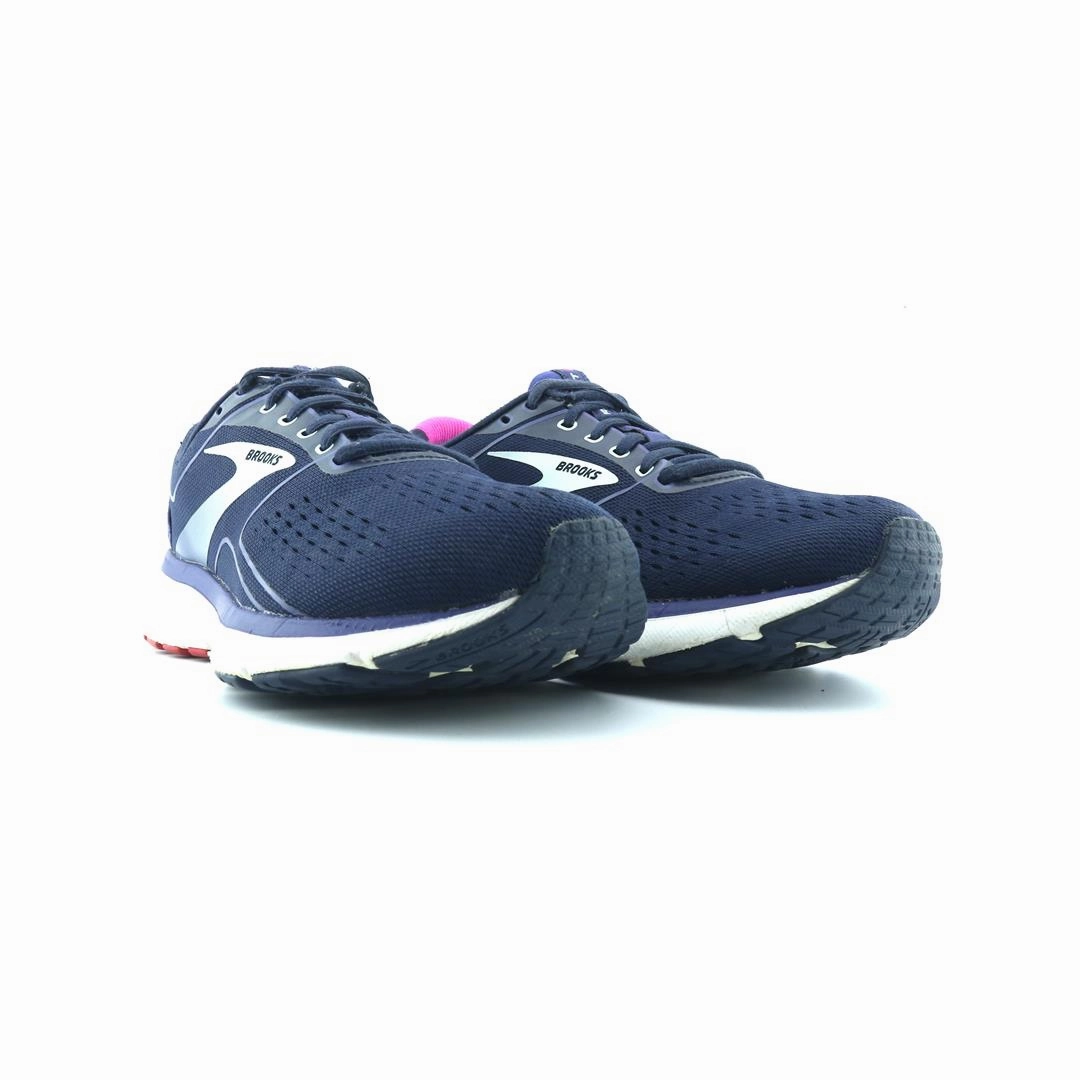 BROOKS TRANSMIT 3 performance running shoe visuals