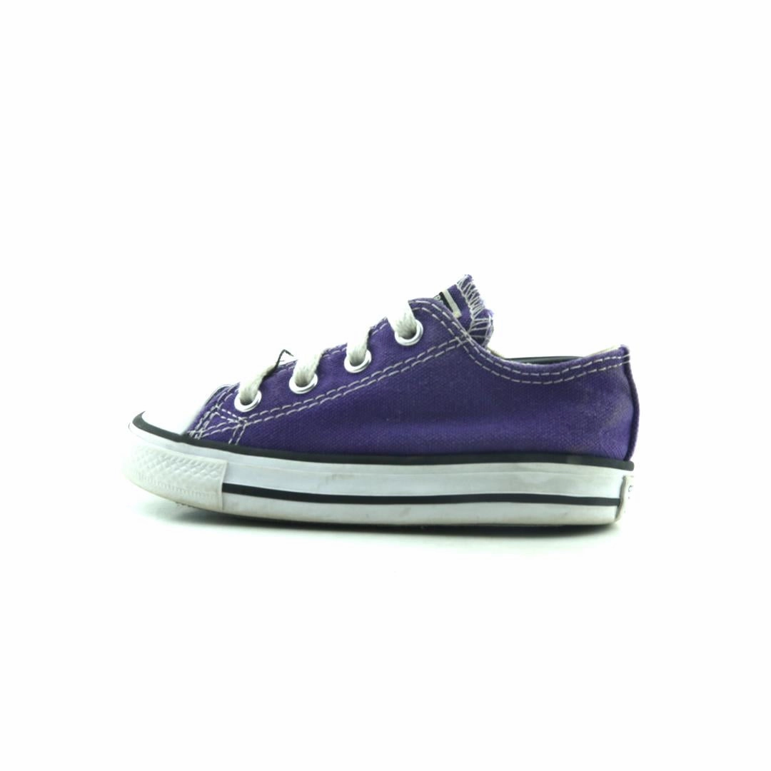CONVERSE . Converse iconic footwear looks