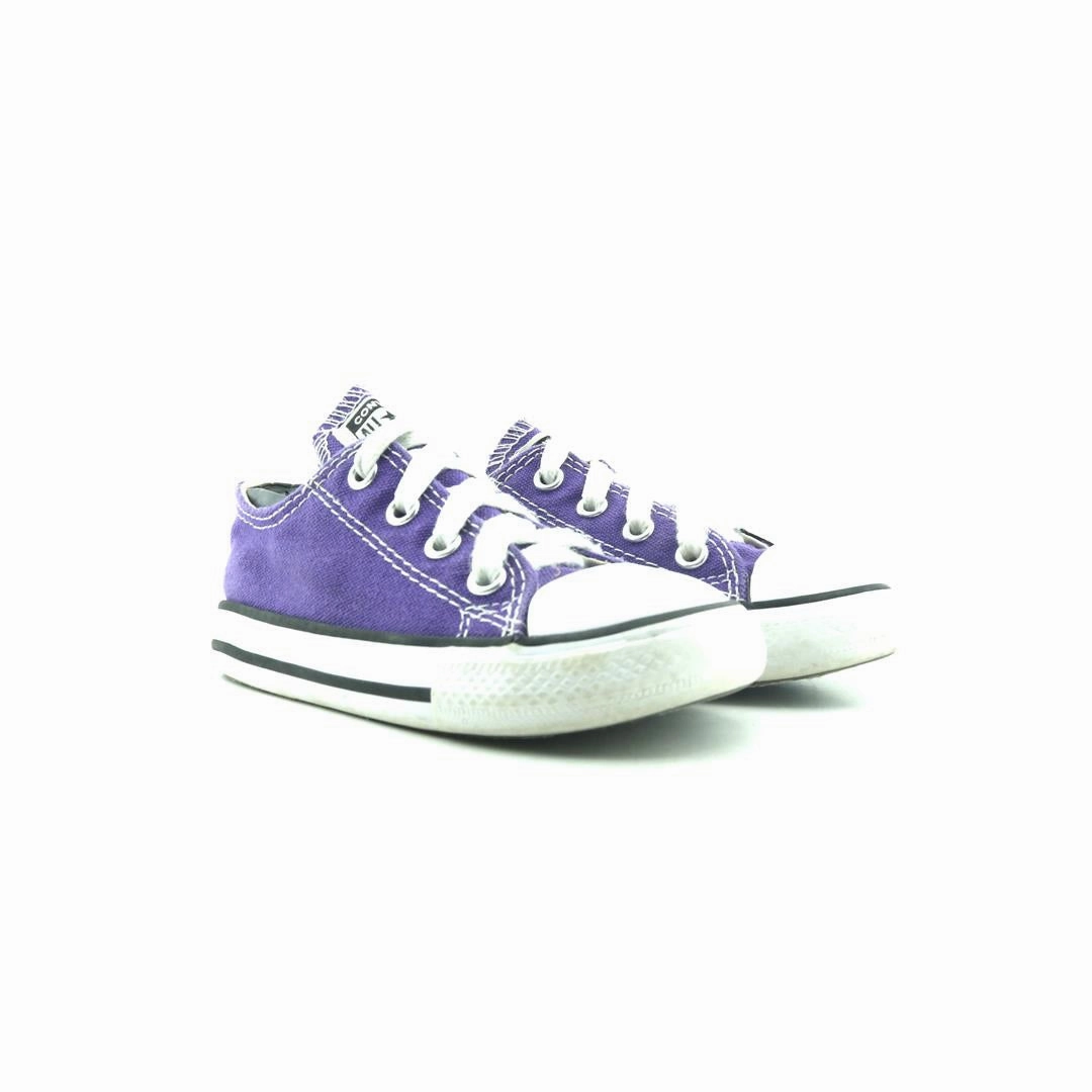 CONVERSE . vintage Converse footwear looks