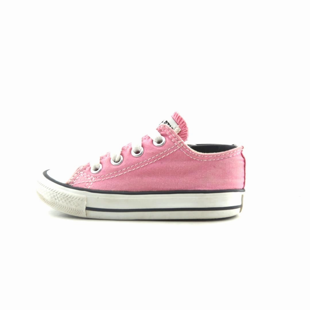 CONVERSE ALL STAR Converse iconic footwear looks