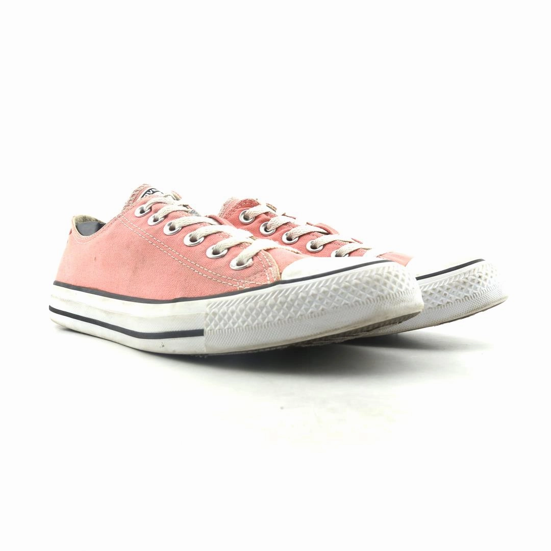 CONVERSE CHUCK TAYLOR ALL STAR CANVAS vintage Converse footwear looks