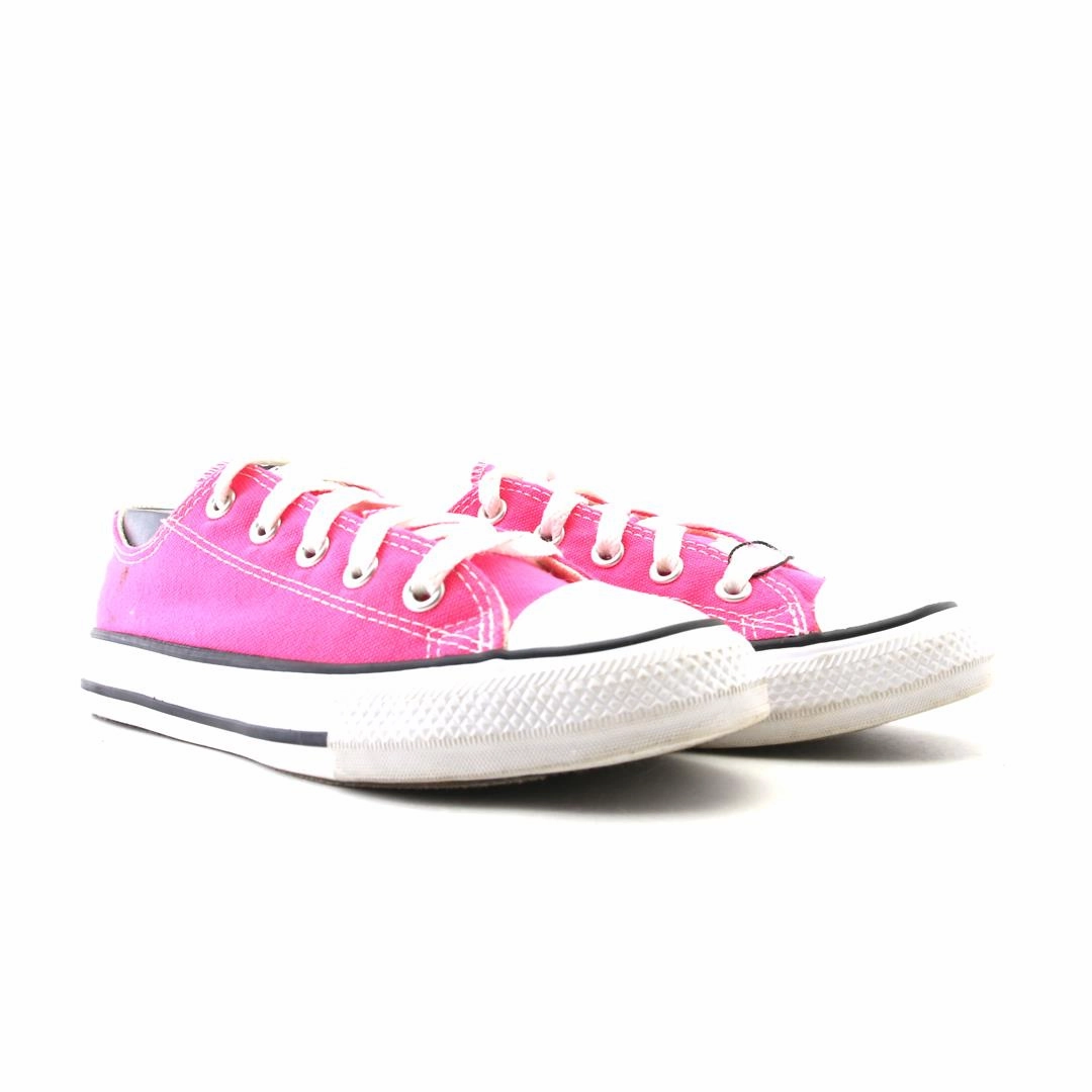 CONVERSE CHUCK TAYLOR ALL STAR CANVAS vintage Converse footwear looks