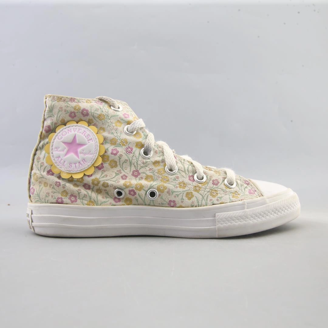 CONVERSE CHUCK TAYLOR ALL STAR vintage Converse footwear looks